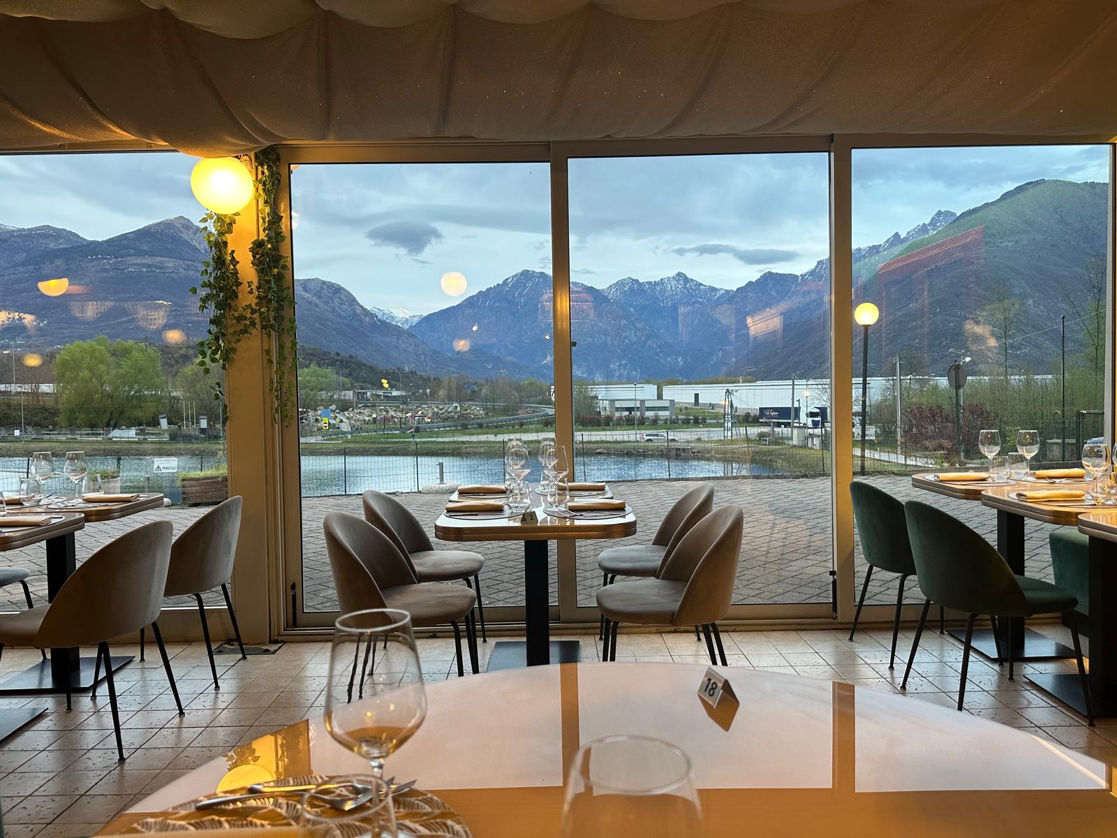Vista panoramica del ristorante Il Mercante al Laghetto
